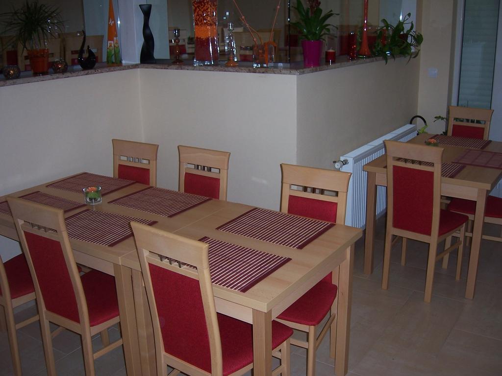 Pension Euro Mikulov Zimmer foto